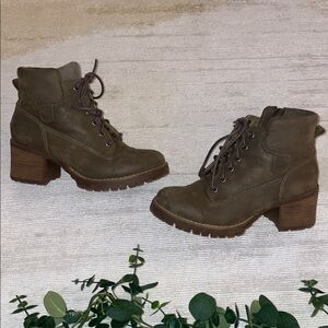 Crown Vintage | Lace-Up Boots
